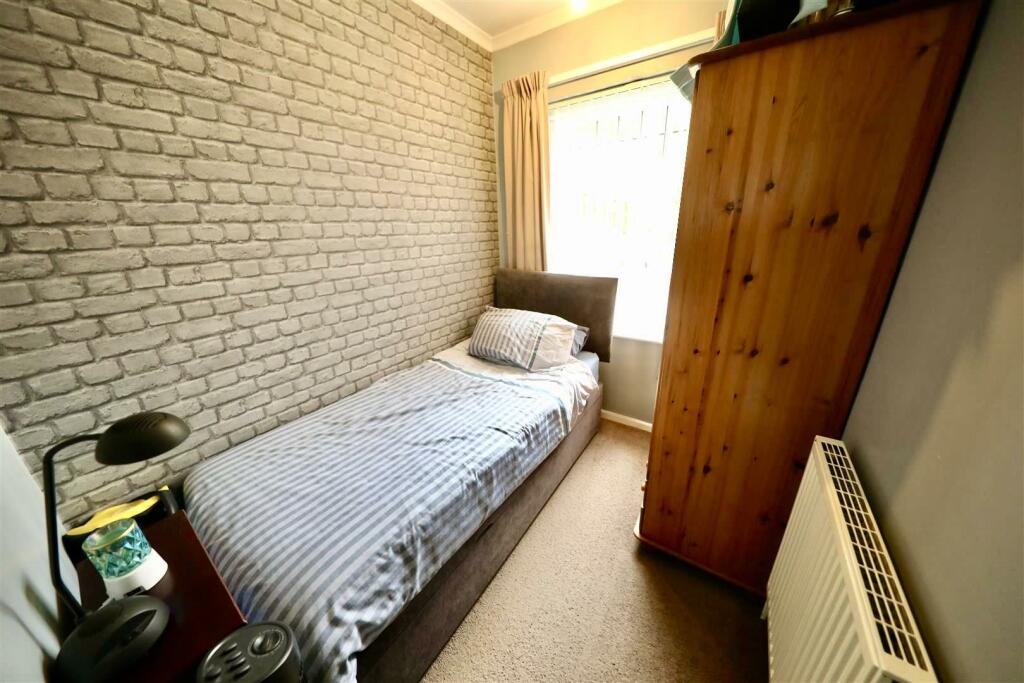 302 Bricknell - Bed 3.jpg