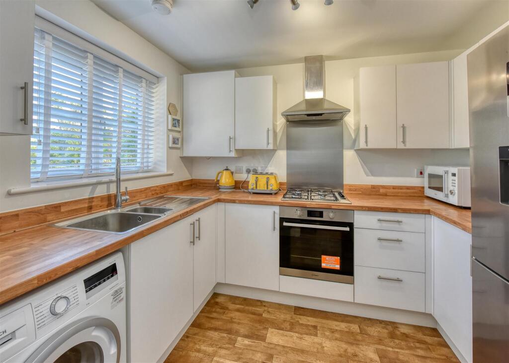 27 Gittins Park-Kitchen.jpg