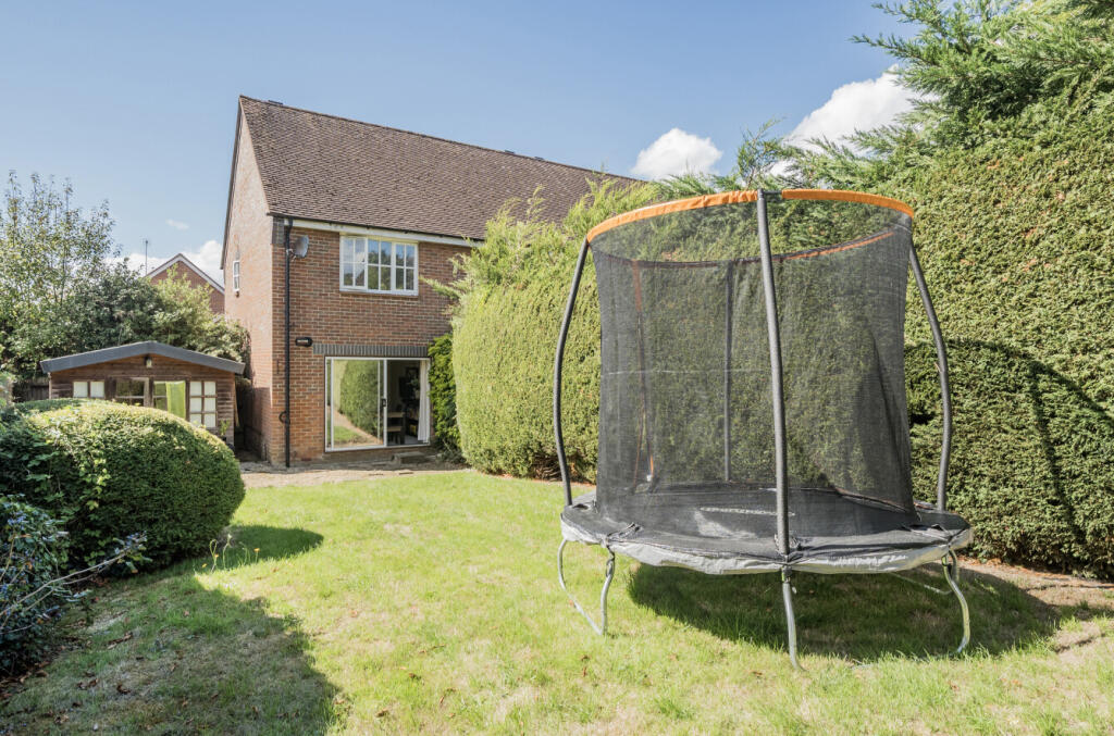 1347991-10-68bed5...