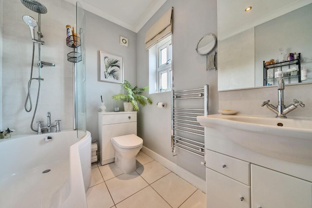 Bedroom 1 Ensuite.jpg