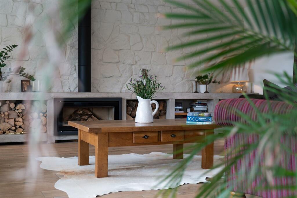 Living Area-8.jpg