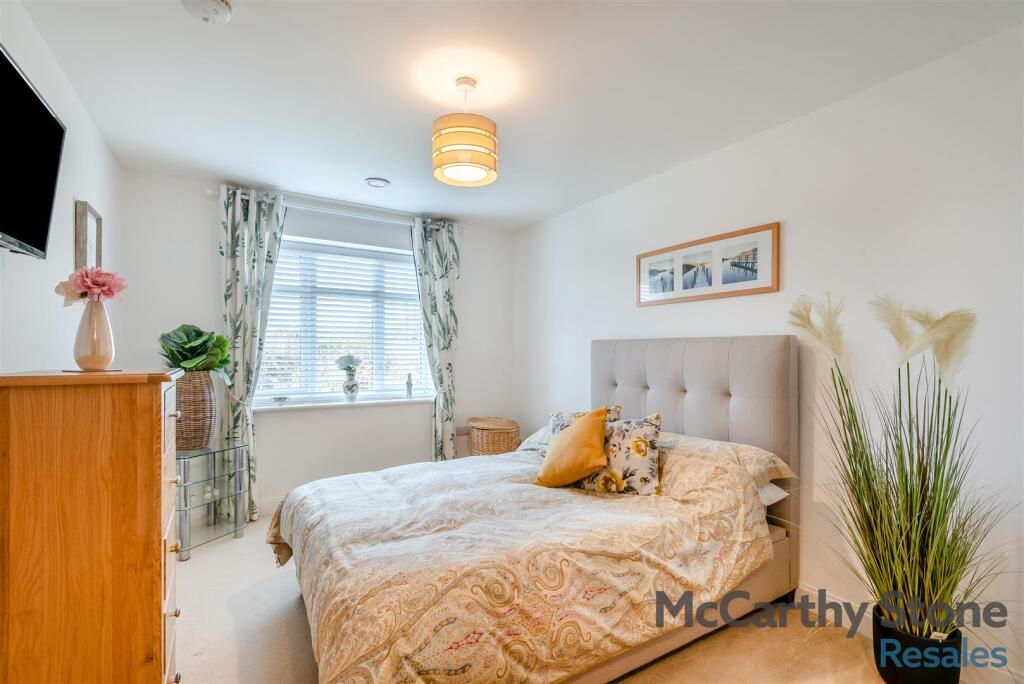 8671206-interior01.jpg