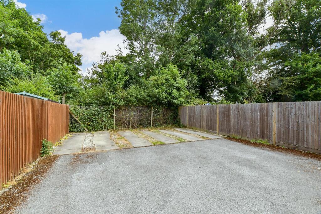 Driveway/Parking