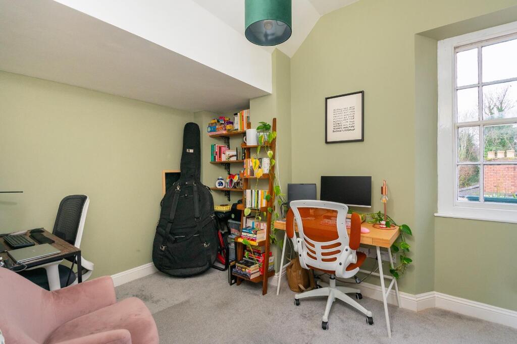 FK8HRD - Bedroom B.jpg