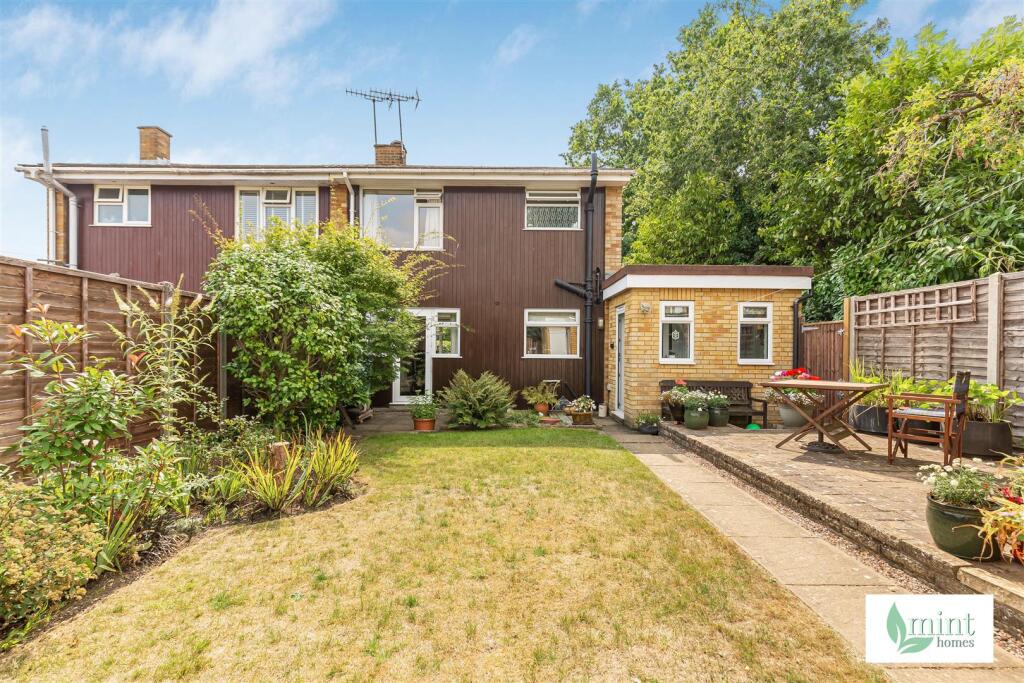 Mint_homes-3_engliff_lane-gu22__4_.JPG