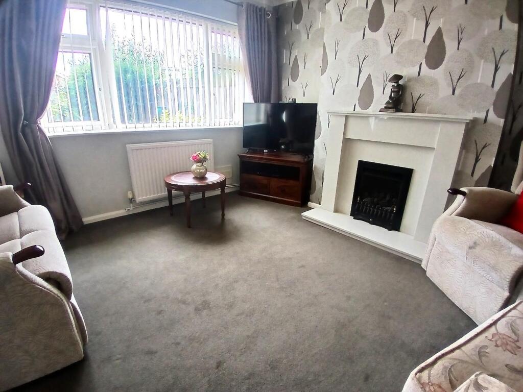 Lounge 1.jpg