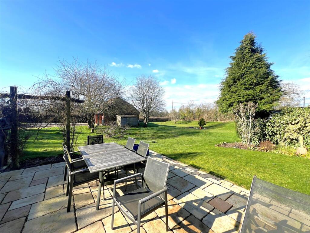 dining terrace.jpg