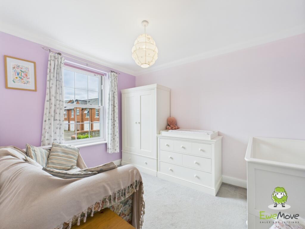 EweMove Basingstoke Estate Agents 17 Gaiger Avenue