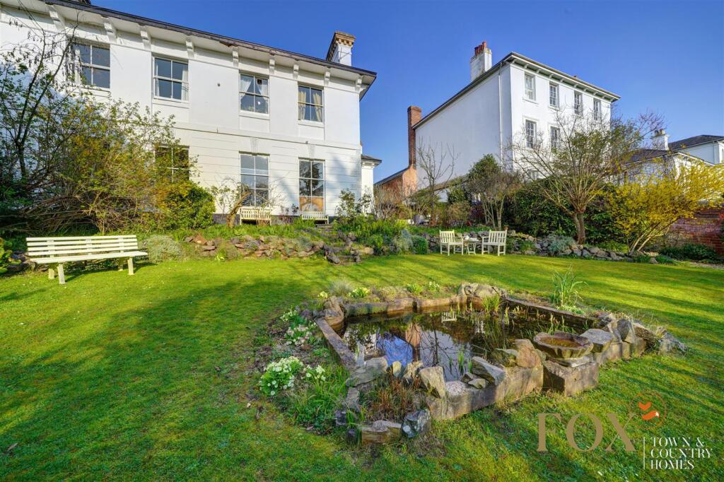 11 Lansdowne Crescen