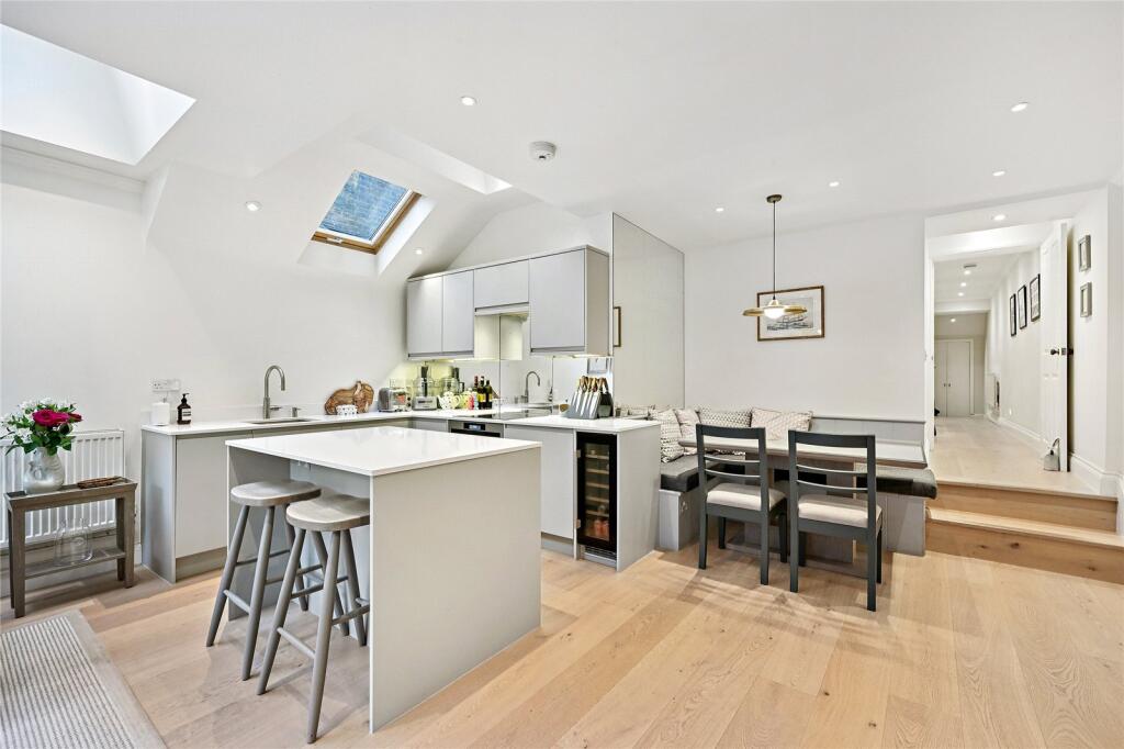 Kitchen Dining Area