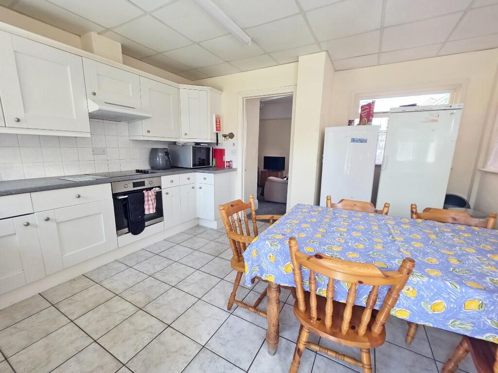 4.4m x 4m Kitchen