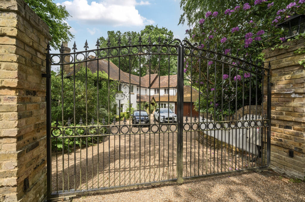 1299882-3-682f379...