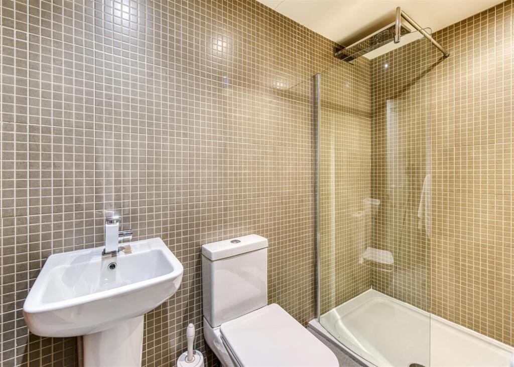 Stockton House-bed2 ensuite.jpg