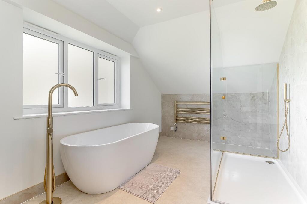 Master Bedroom Ensuite - B.jpg