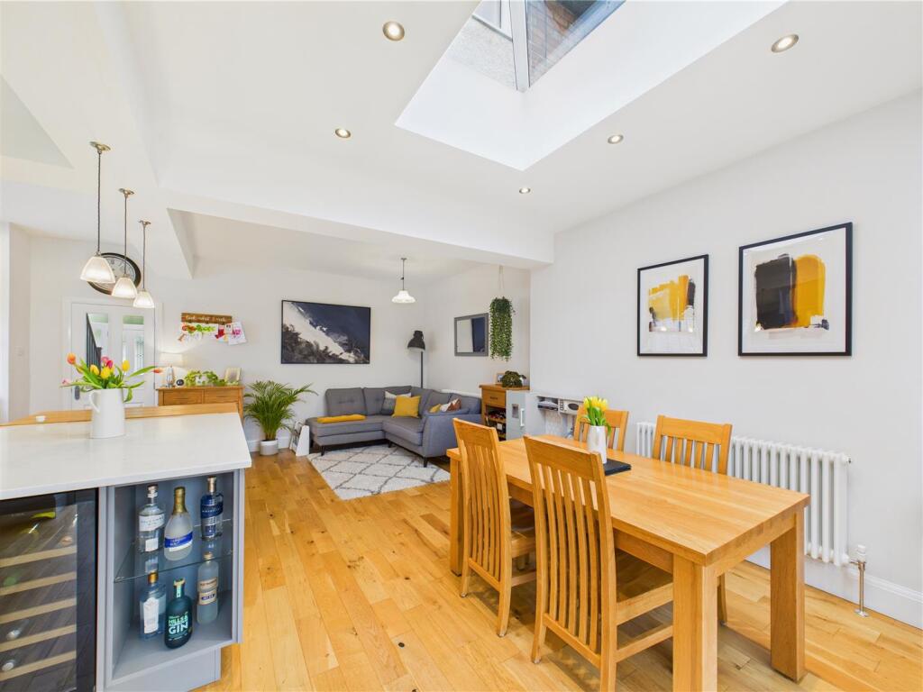 Living / Dining Areas