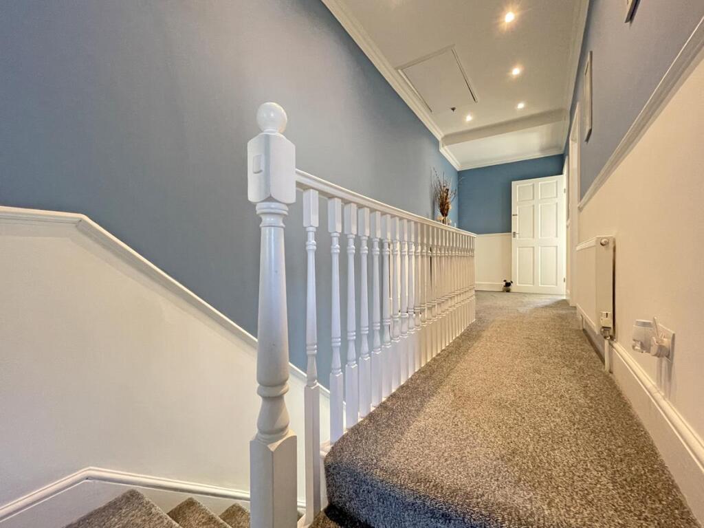 St Levan Road 142 - Landing.jpg