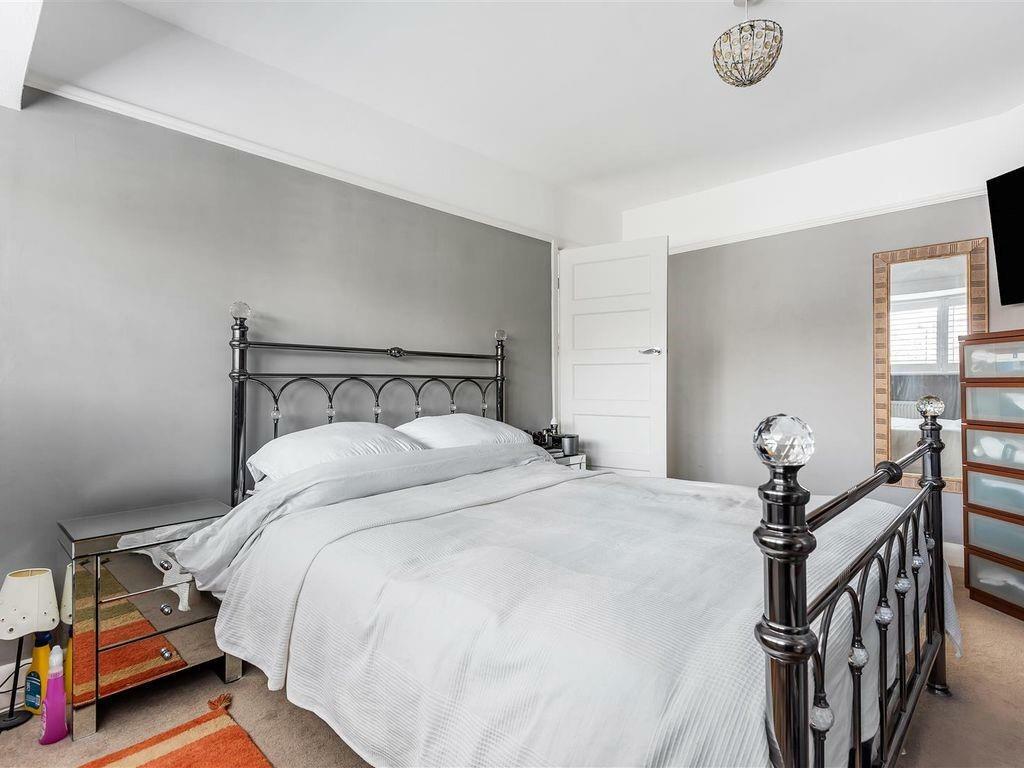 Bedroom 1.jpg
