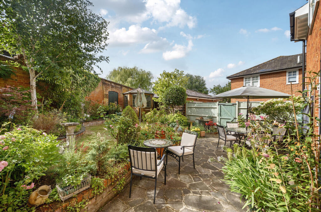 1327648-12-687f5e...