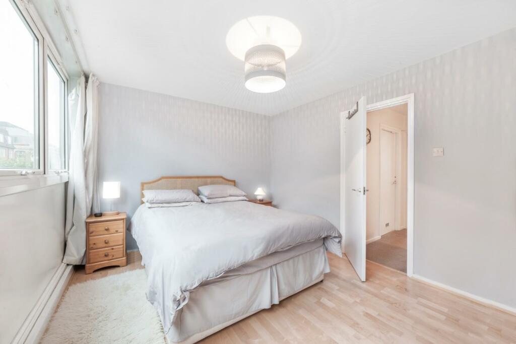 bedroom (1).jpg