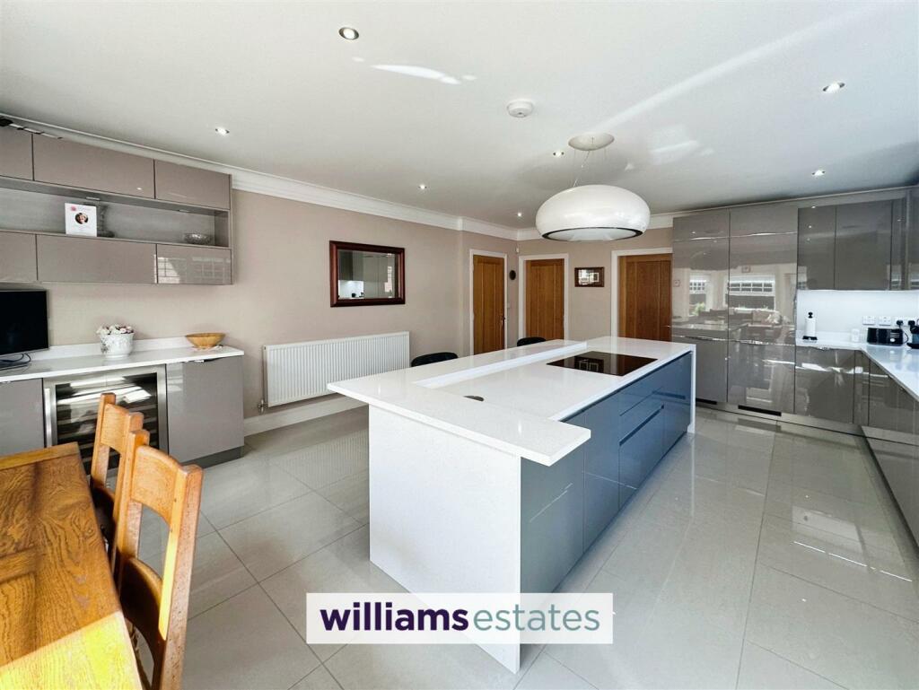 Orangery to Kitchen
