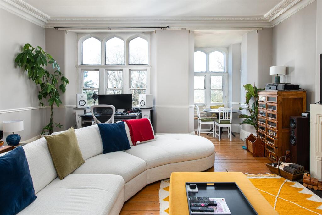 Sitting_Room_6.jpg