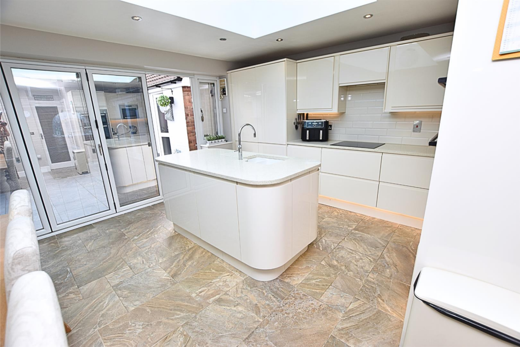 LIVING KITCHEN DINER