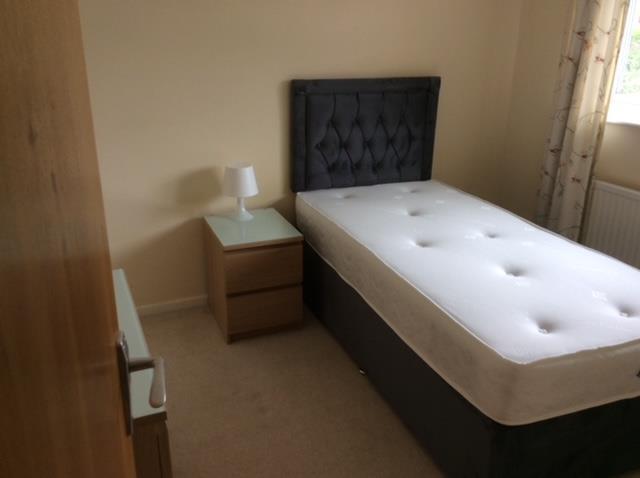3 Bushy Close single bedroom2.JPG