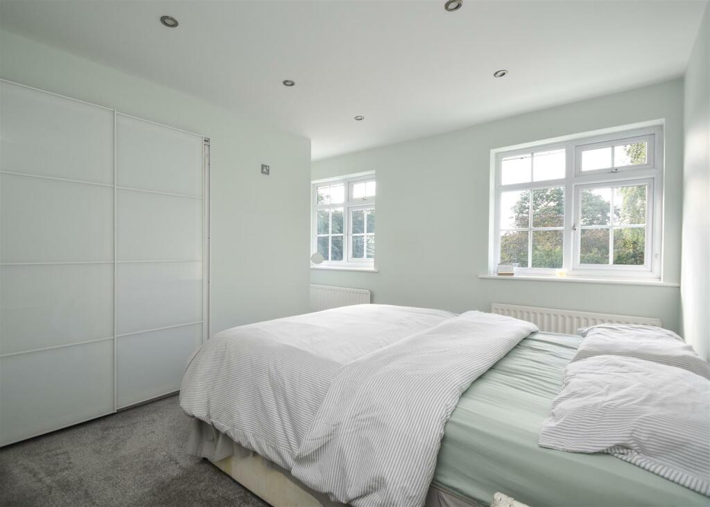 18 Corfton Drive - Principal Bedroom Suite.jpg