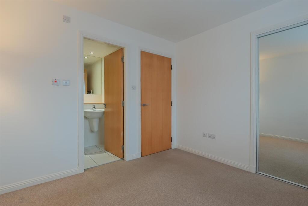 013-Flat 3, 41A, Station Road, Carluke, ML8 5AD.jp
