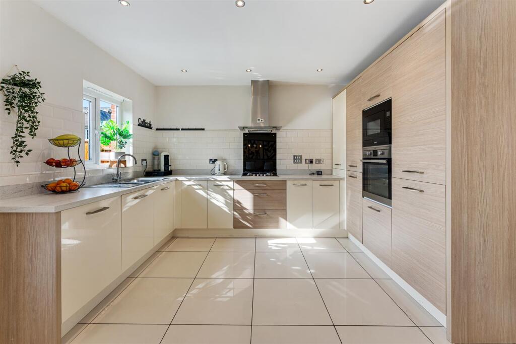 Dining Kitchen Aspect 2
