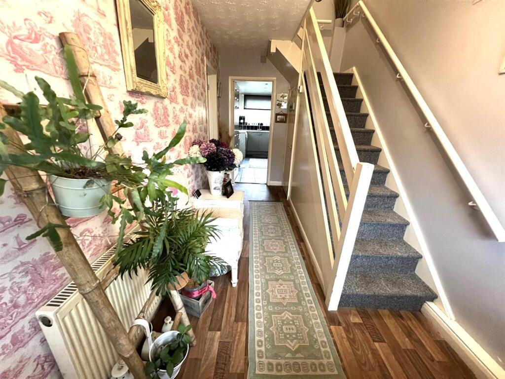 Hallway 2.jpg