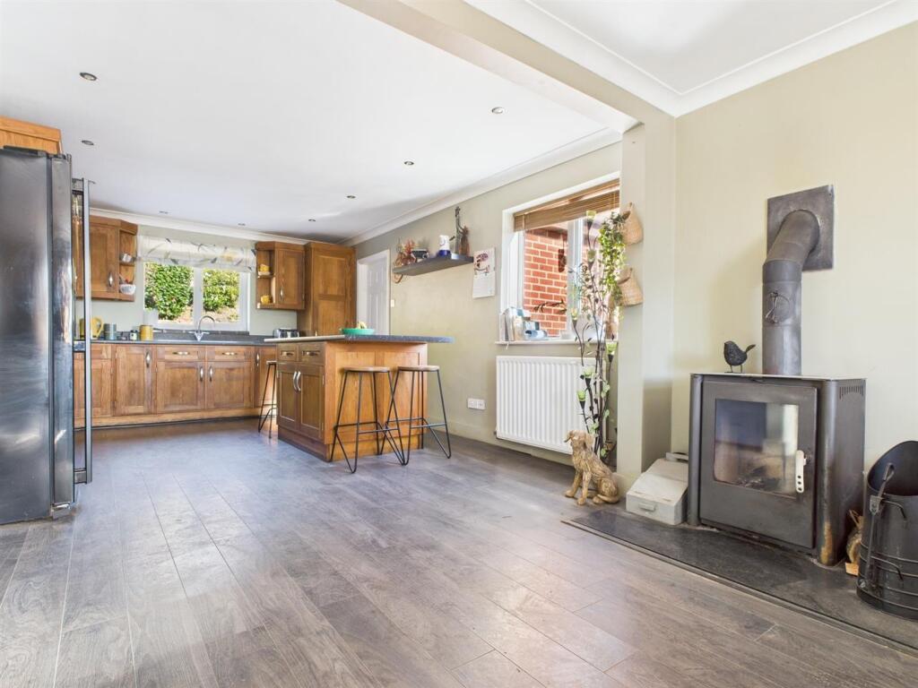 Living Kitchen/Dining Room
