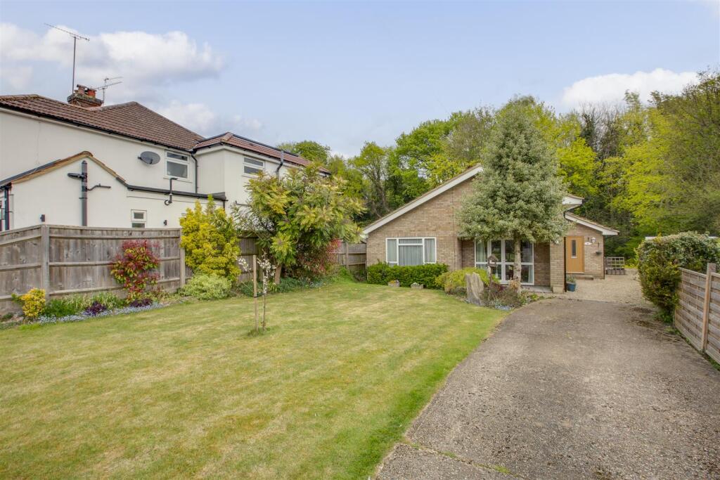 4 Park Lane, HP15 7HY-2.jpg