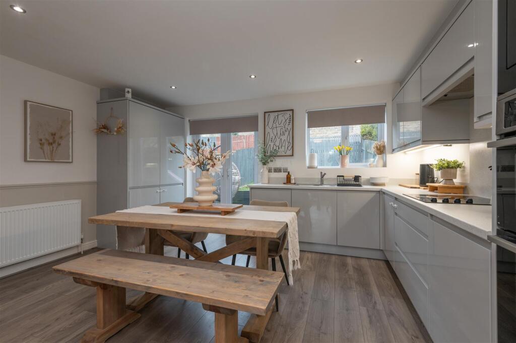 Lounge/Dining Kitchen