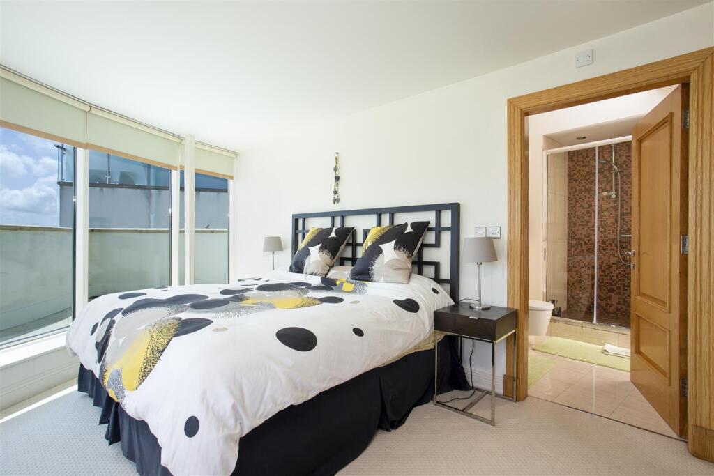 32B Salterns Way 320446 11.jpg