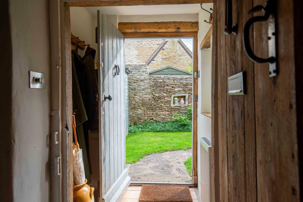 (Web)AveryCottage66-.jpg
