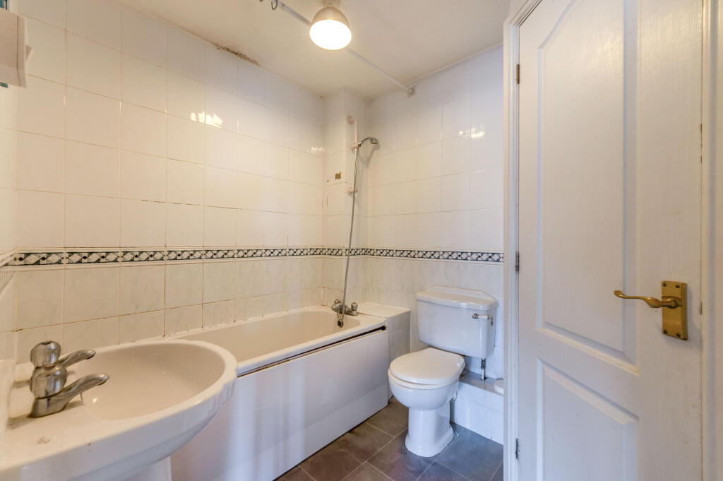 23grenvilleroadchaffordhundredgraysrm166bg4