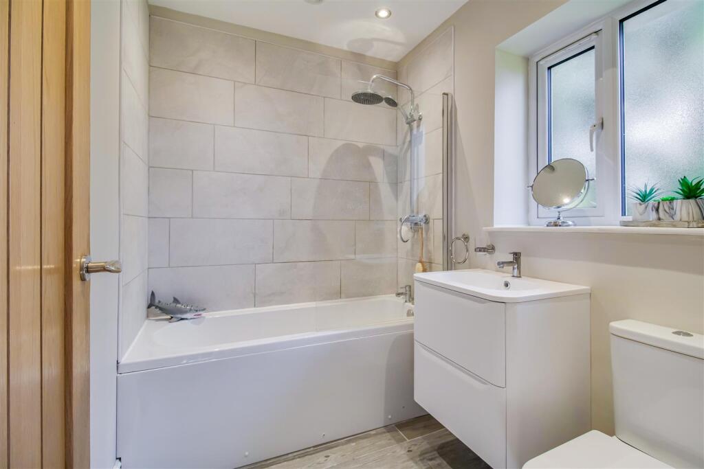 BATHROOM/W.C.