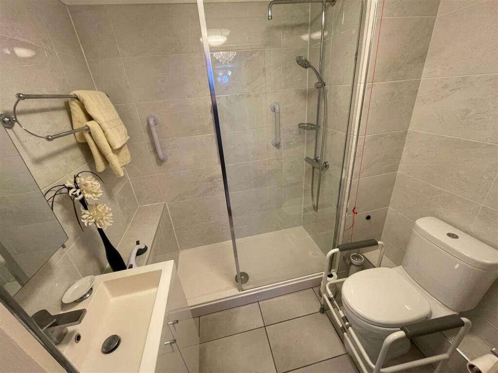 Henbury Court Shower Room