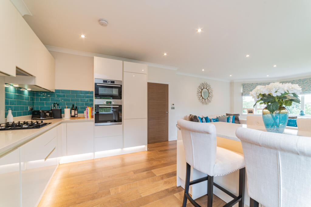 The-Old-Court-Maiden