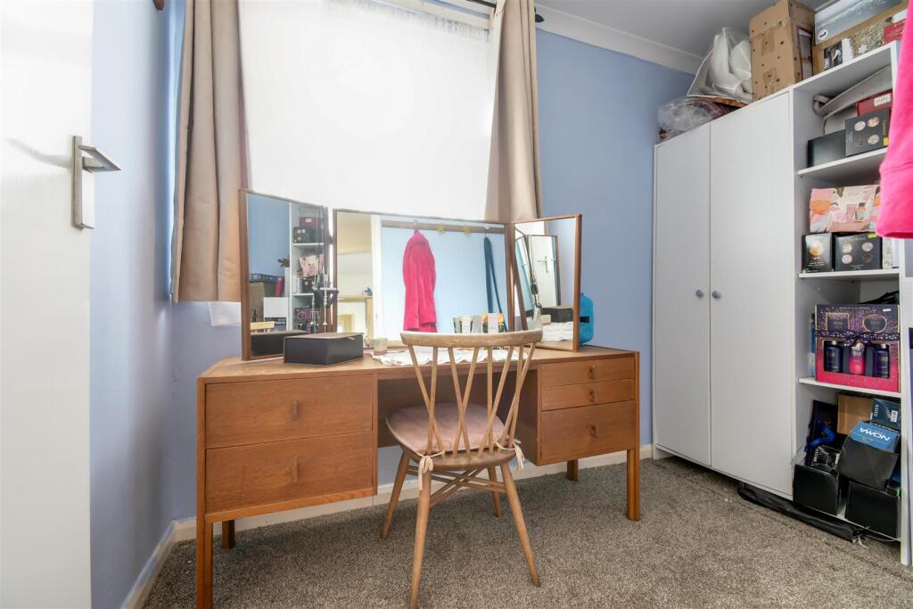 Bedroom 5/ dressing room