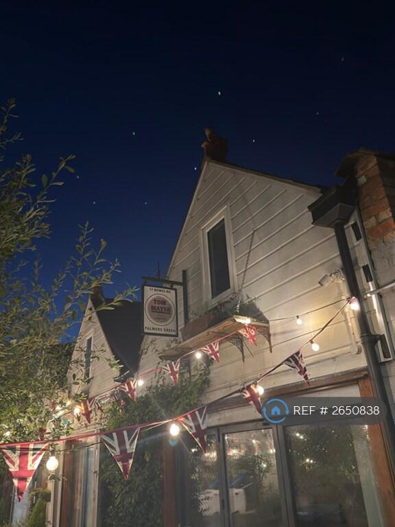 1 Pymmes Mews Upstairs Window