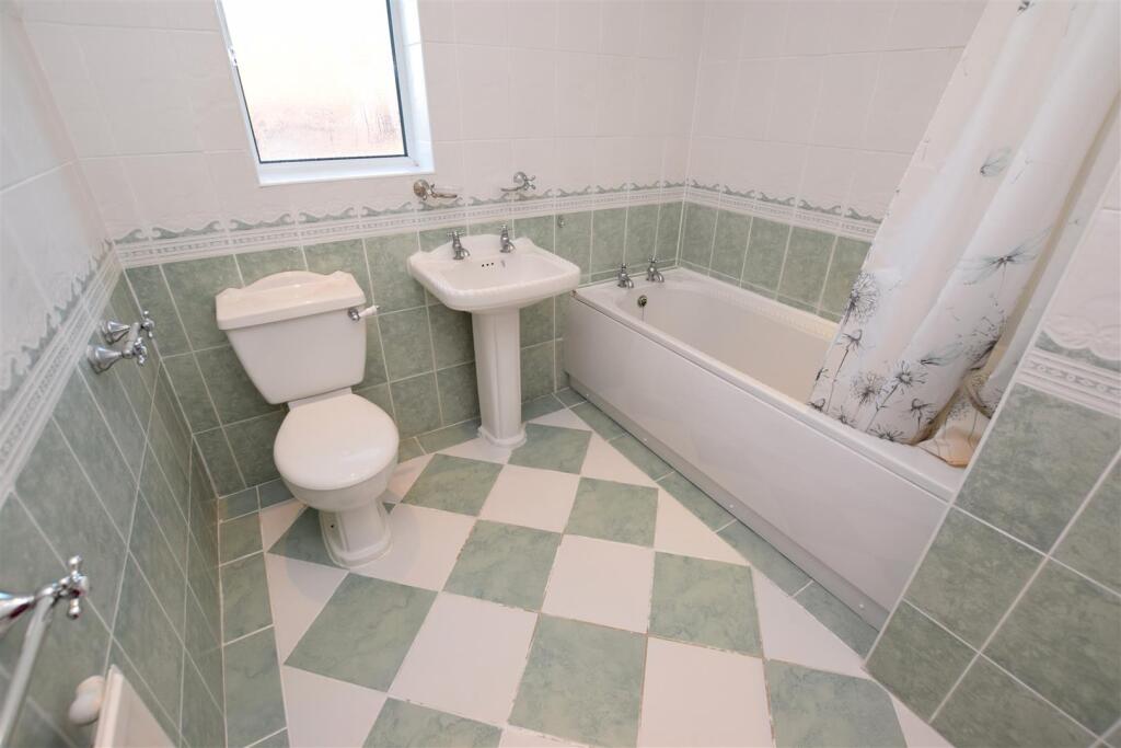 FAMILY BATHROOM