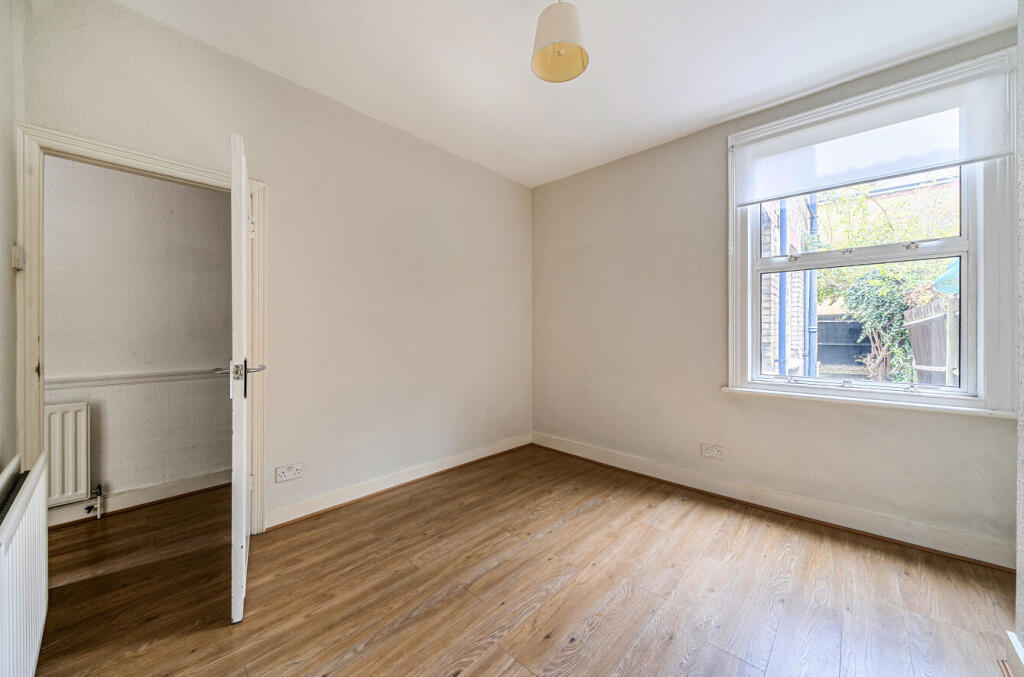 1369022-12-68ee31...