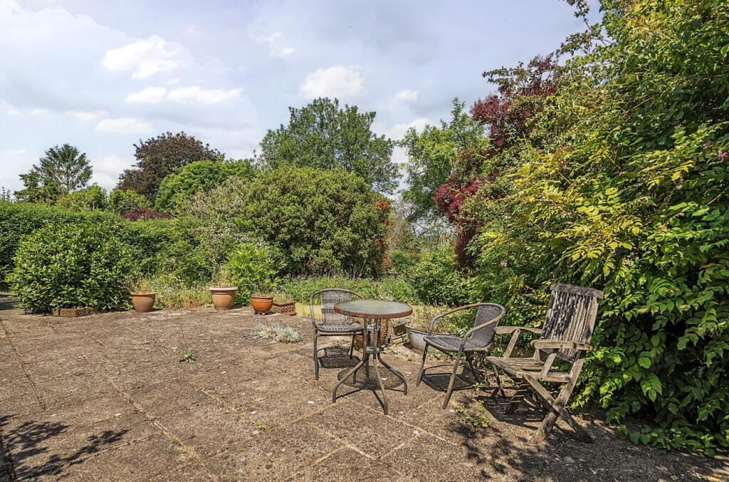 1304506-8-683d835...