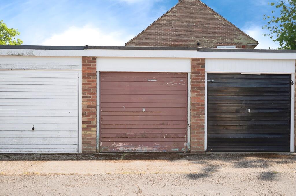 Garage in Block