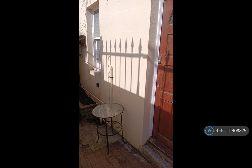 Front Courtyard 1