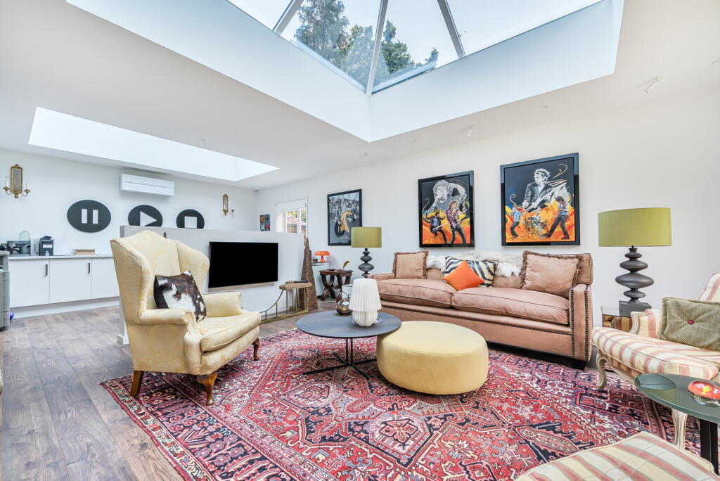 1354201-8-68caef4...