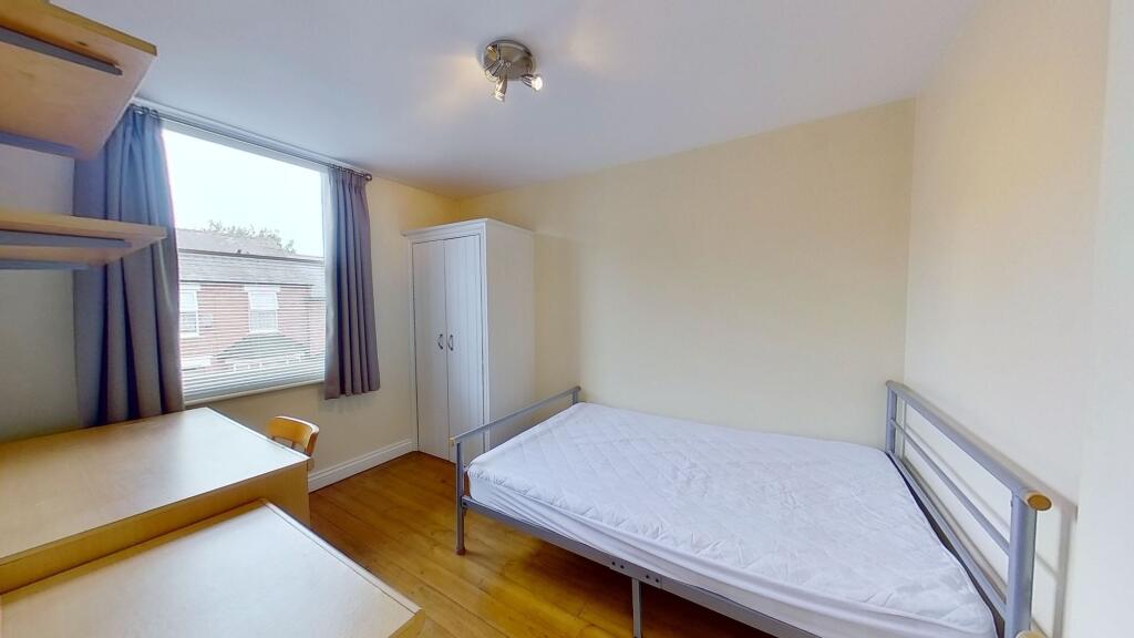 Bright, neatly presented single bedroom with a ...