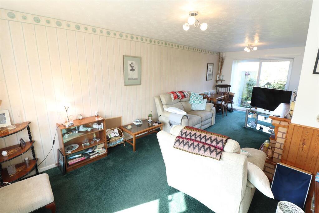 Lounge / Dining Room